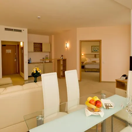 Apollo Hotel *