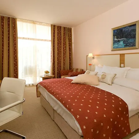 Apollo Hotel *